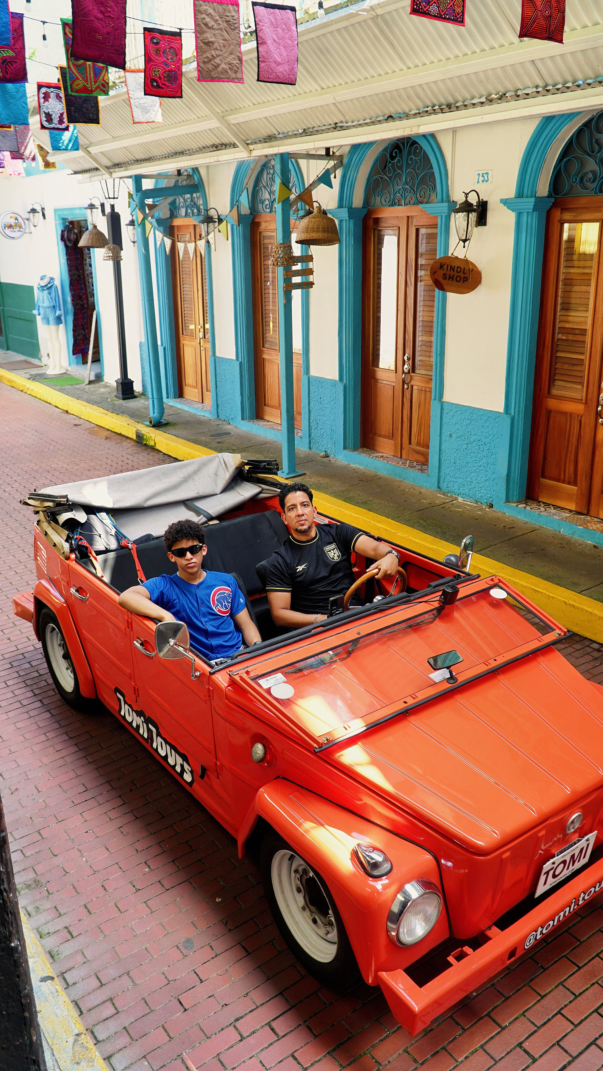 VW Safari tour in Panama City with Tomi Tours